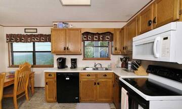 Your Smokies chalet offers a fully equipped kitchen.