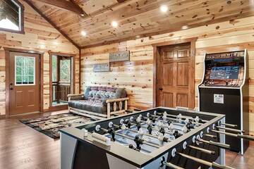 Enjoy endless arcade & foosball challenges during your cabin stay in the Smoky Mounains. 