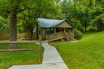 Cabin rental in the Smoky Mountains area of Tennessee.