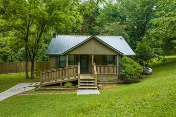 2 bedroom cabin rental Pigeon Forge Tennessee.