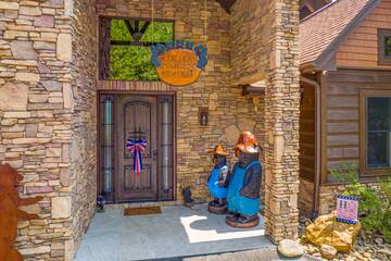 Grand entryway into Five Bears Mountain View Lodge.