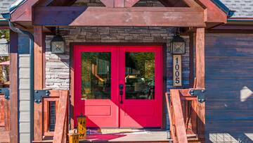 Entrance to your Smoky Mountains cabin getaway!