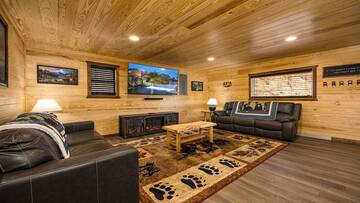 Cabin living room at Mountain Whispers.