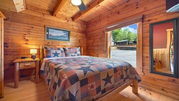 Second bedroom at your cabin retreat in the Tennessee Smoky Mountains. at Moonlight Pines Lodge in Gatlinburg TN