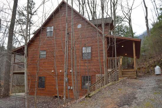 Red Maple Ridge 2 Bedroom Cabin Rental