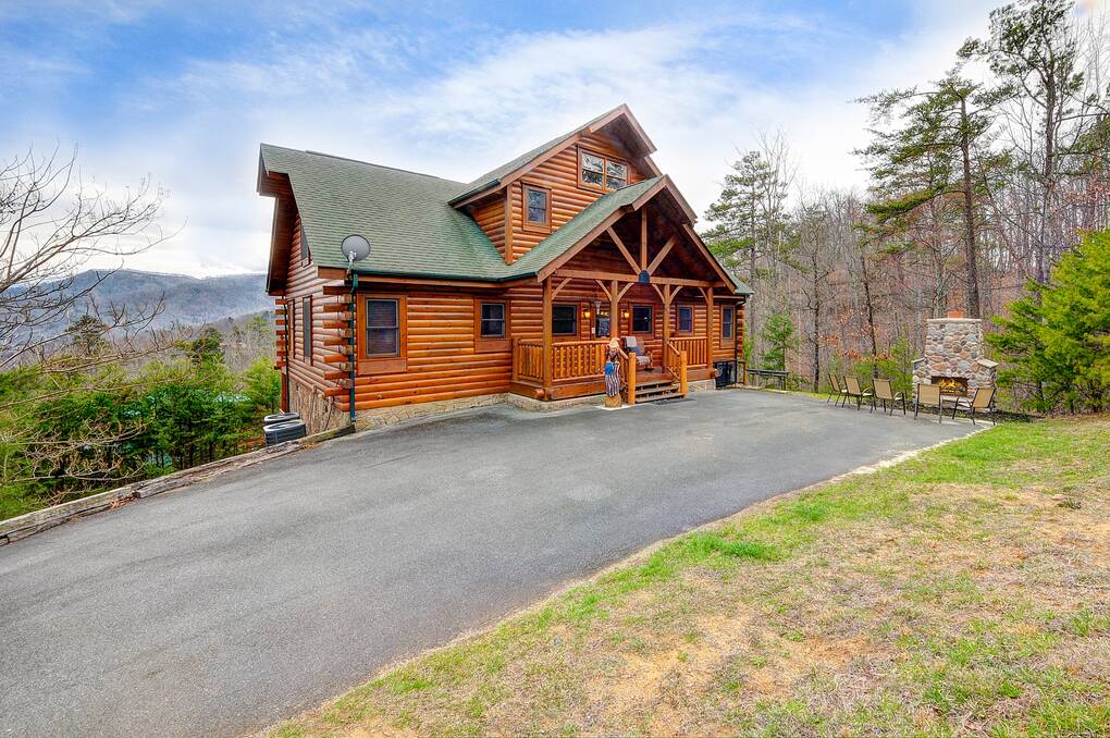 American Eagle 4 Bedroom Cabin Rental