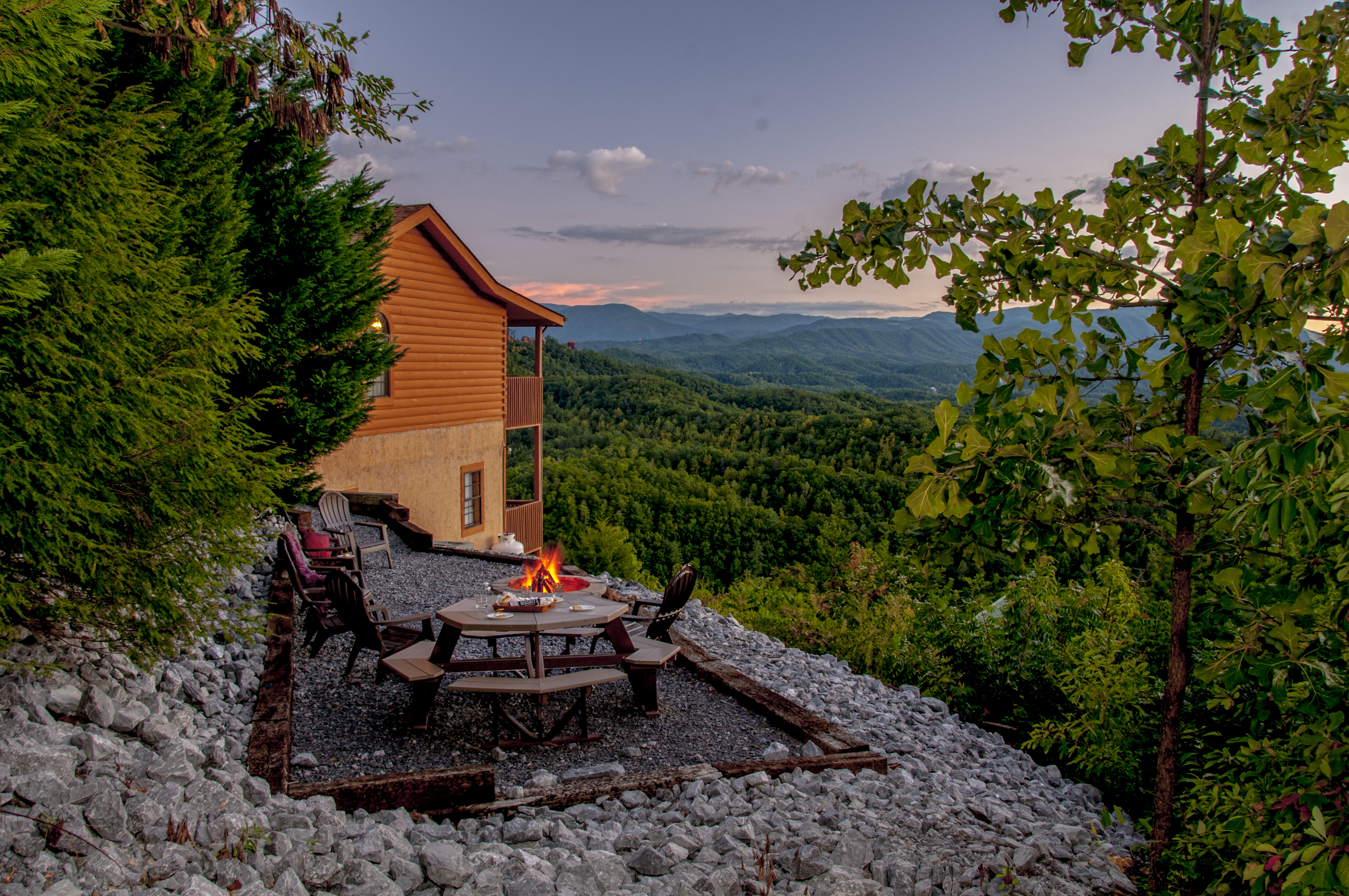 Beary Special is a beautiful, spacious log cabin with a spectacular panoram...