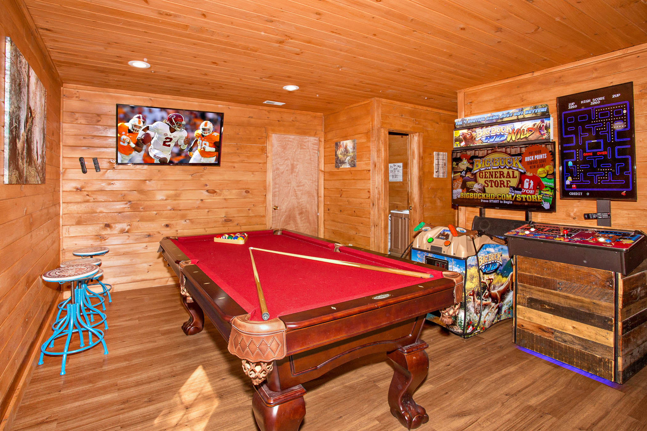 Smoky Mountain Bliss is a beautiful, 3-bedroom log cabin featuring a Mounta...