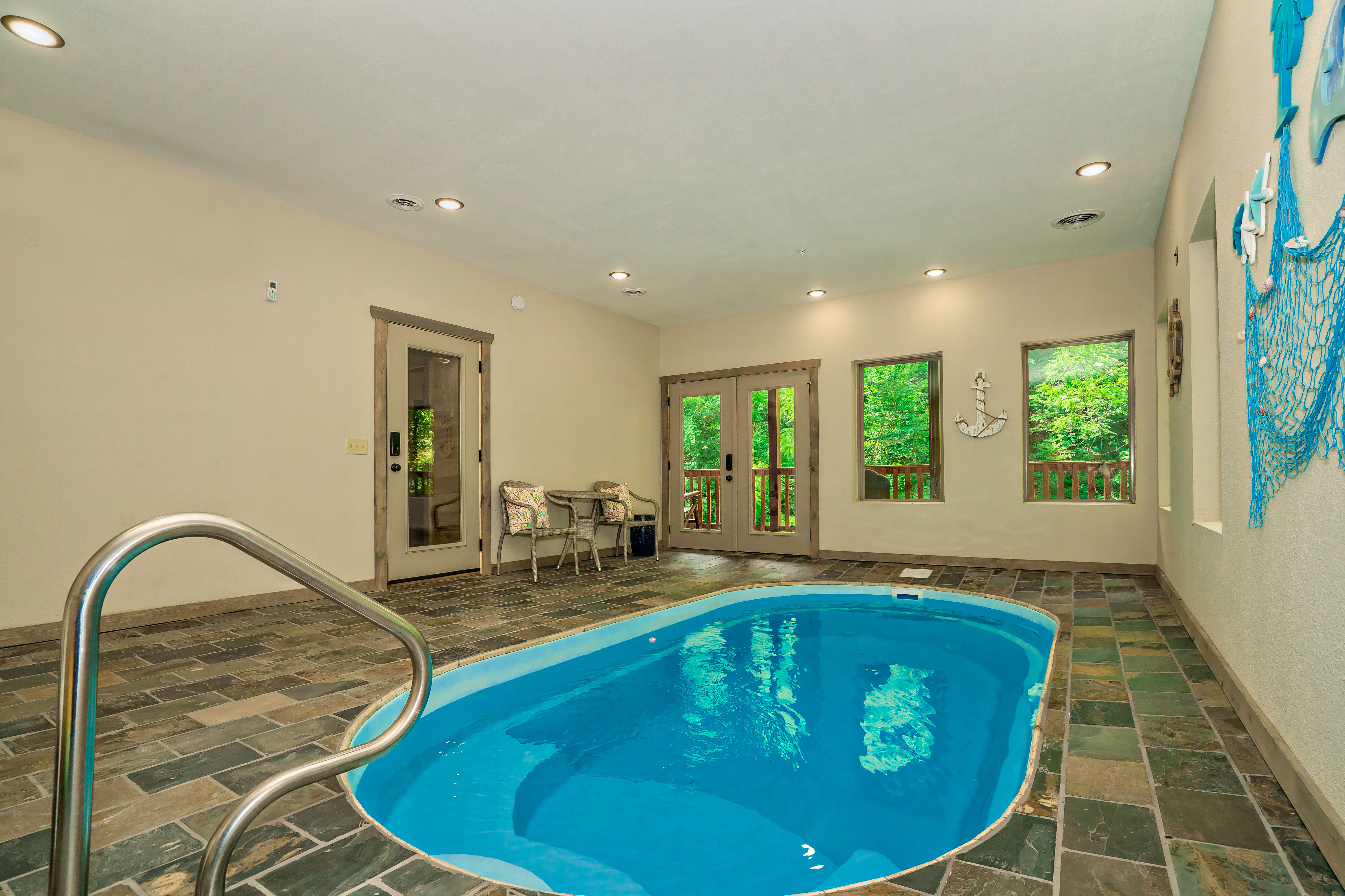 Alpine Poolside Lodge - 4 Bedroom Pigeon Forge Cabin Rental