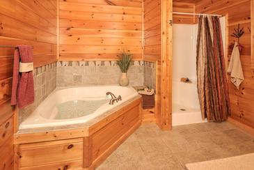 MTFBWYou_TT-May-the-Forest-be-with-You-2016-Bath-2-Jacuzzi