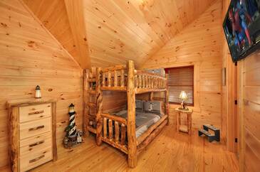TT-Kings-Mountain-Lodge-2016-Bedroom-3