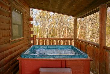 TT-Journeys-End-hot-tub