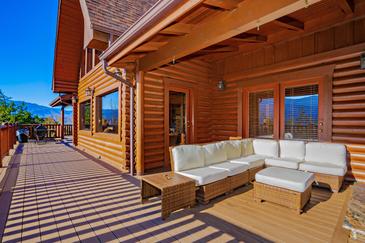 Smoky Peak Lodge