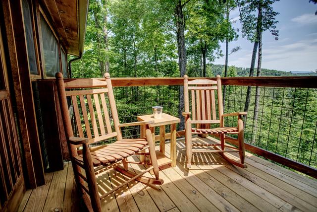 Scenic Solitude 2 Bedroom Gatlinburg Cabin