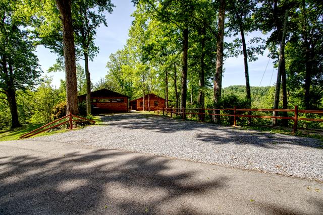 Scenic Solitude 2 Bedroom Gatlinburg Cabin