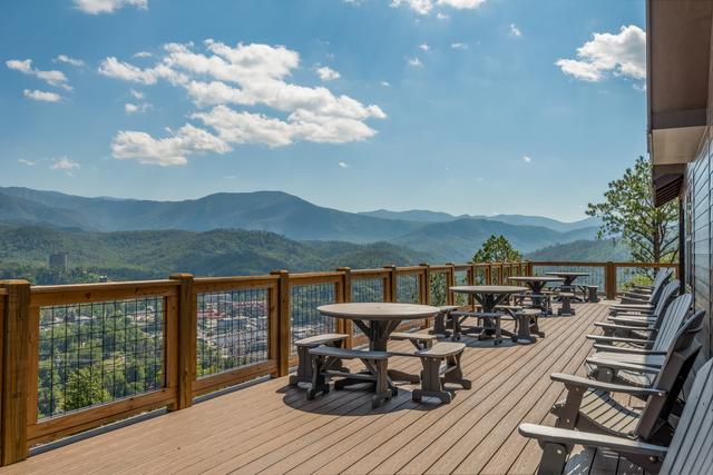 Greystone Pointe Lodge 15 Bedroom Gatlinburg Cabin