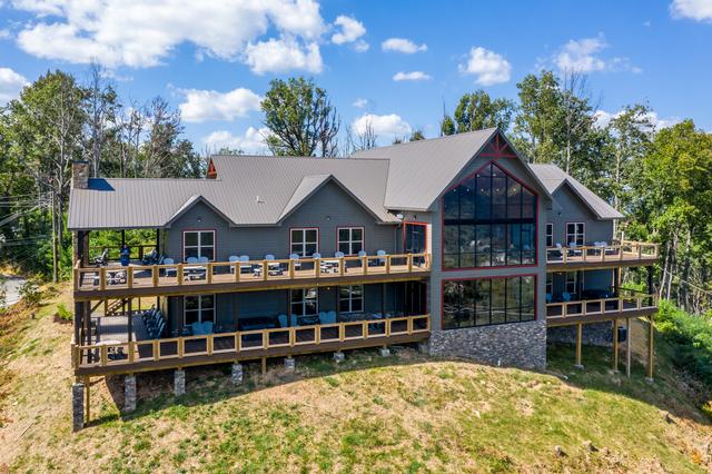 Greystone Pointe Lodge 15 Bedroom Gatlinburg Cabin