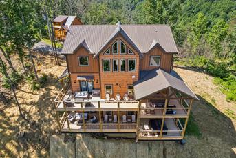 Moonshine Mountain Lodge