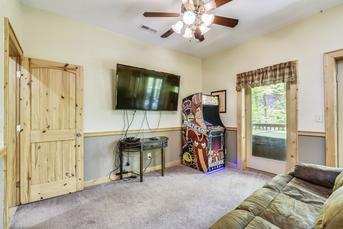 123456 Smoky Mountain Escape