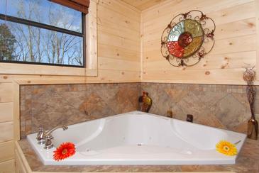 Bedroom 1 jacuzzi