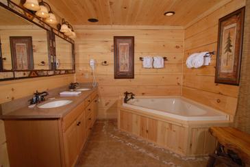 Bedroom 1 jacuzzi