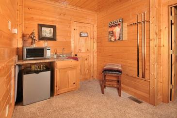OEWings_TT-On-Eagles-Wings-2015-Game-Room-Wet-Bar-Lower-Level