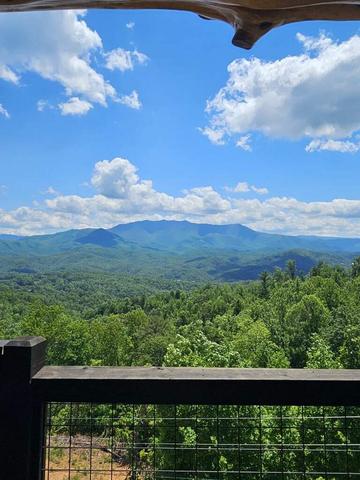  " In Awe Of View " 1 Bedroom Cabin Rental