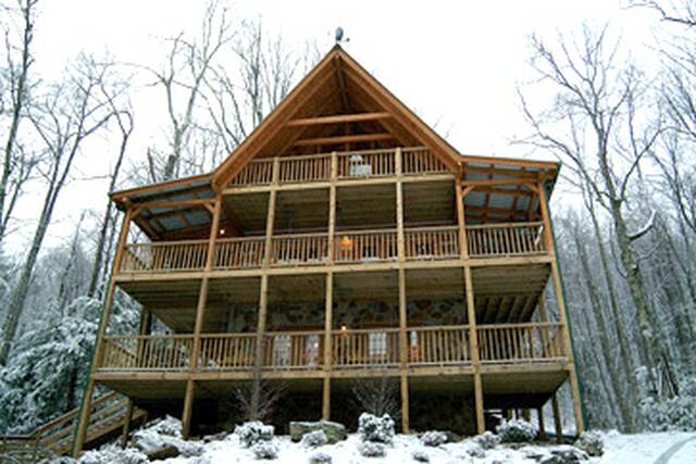#3690 Bear Creek Lodge 3 Bedroom Cabin Rental
