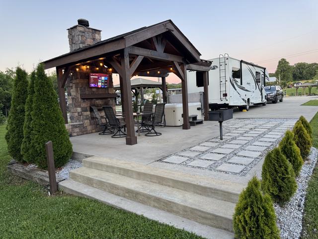 Premium Creekside Hot Tub Lot 116