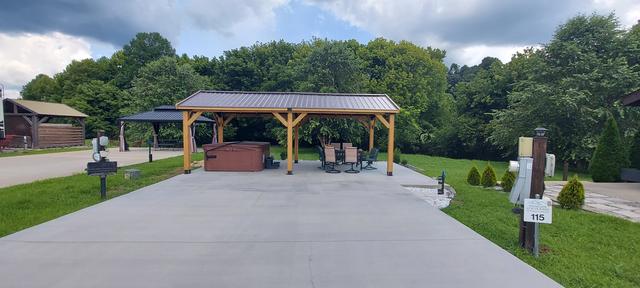Premium Creekside Hot Tub Lot 115