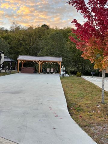 Premium Creekside Hot Tub Lot 115